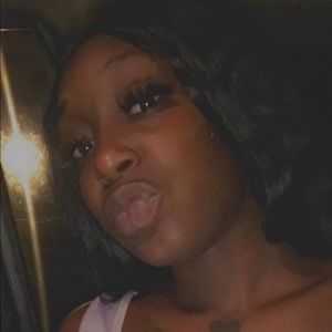 Meet your Posher, Jonuala